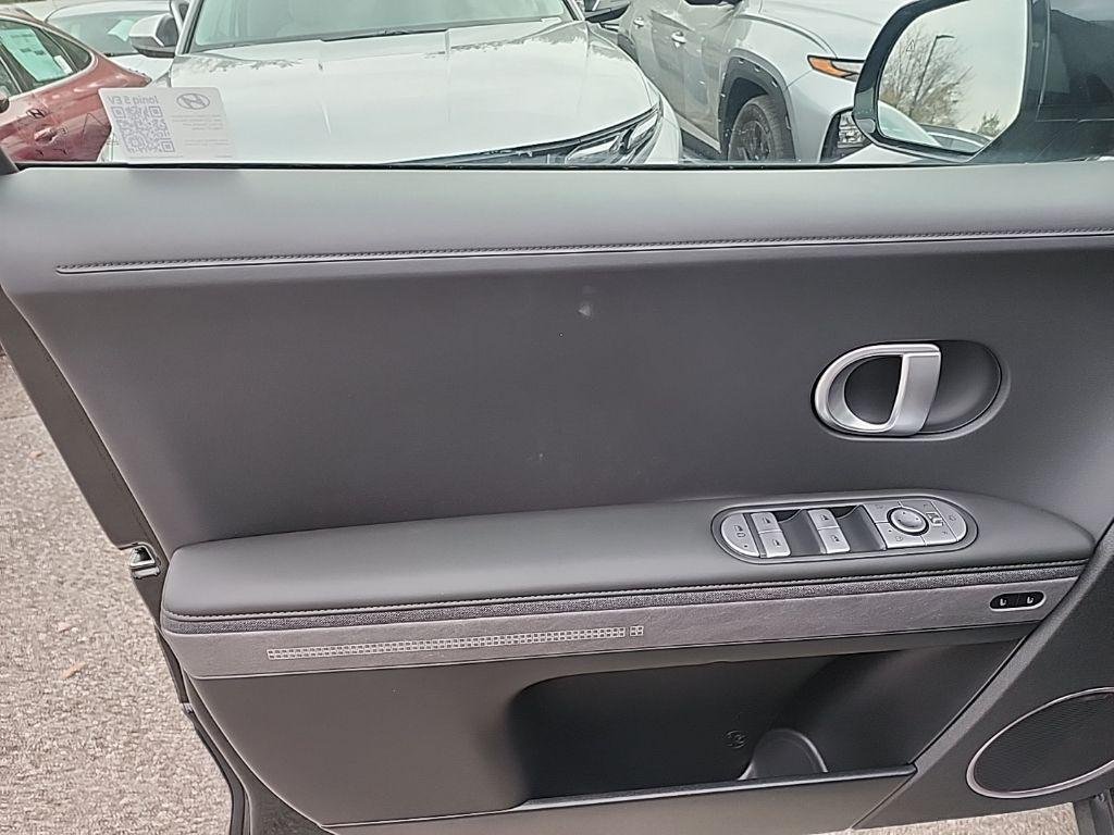 2024 Hyundai IONIQ 5 Limited - Photo 18