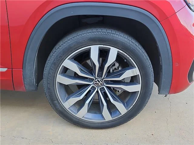 Used 2021 Red Volkswagen 3.6L V6 SEL Premium R-Line All-wheel Drive 4MOTION image 5