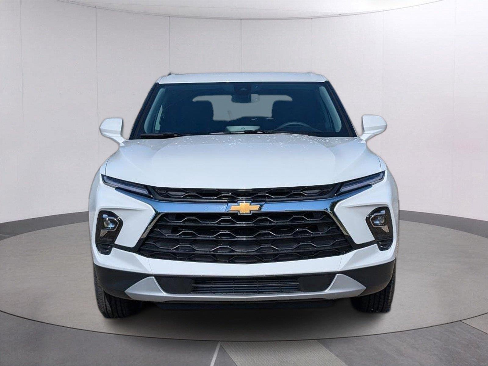New 2026 Summit White Chevrolet 2LT image 10