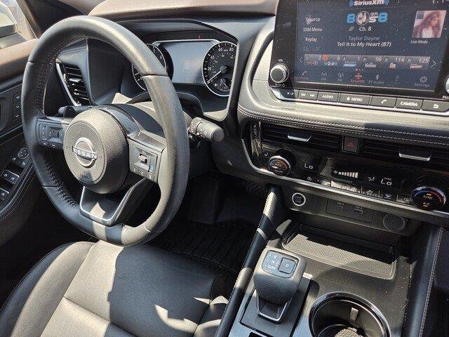 Used 2023 Pearl White Tricoat Nissan SL image 32