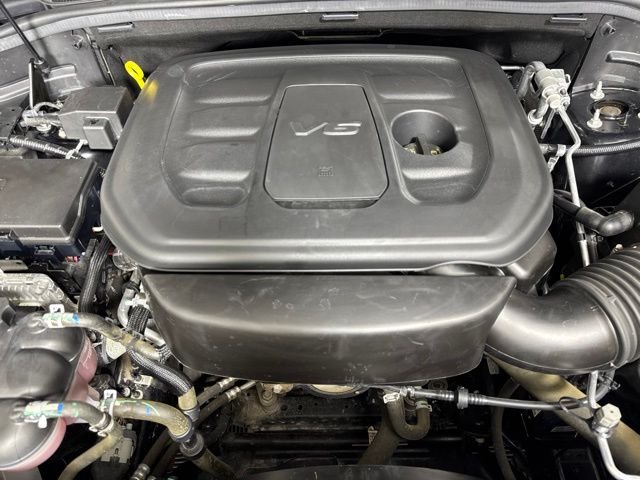 Used 2021 Diamond Black Jeep Laredo X image 9