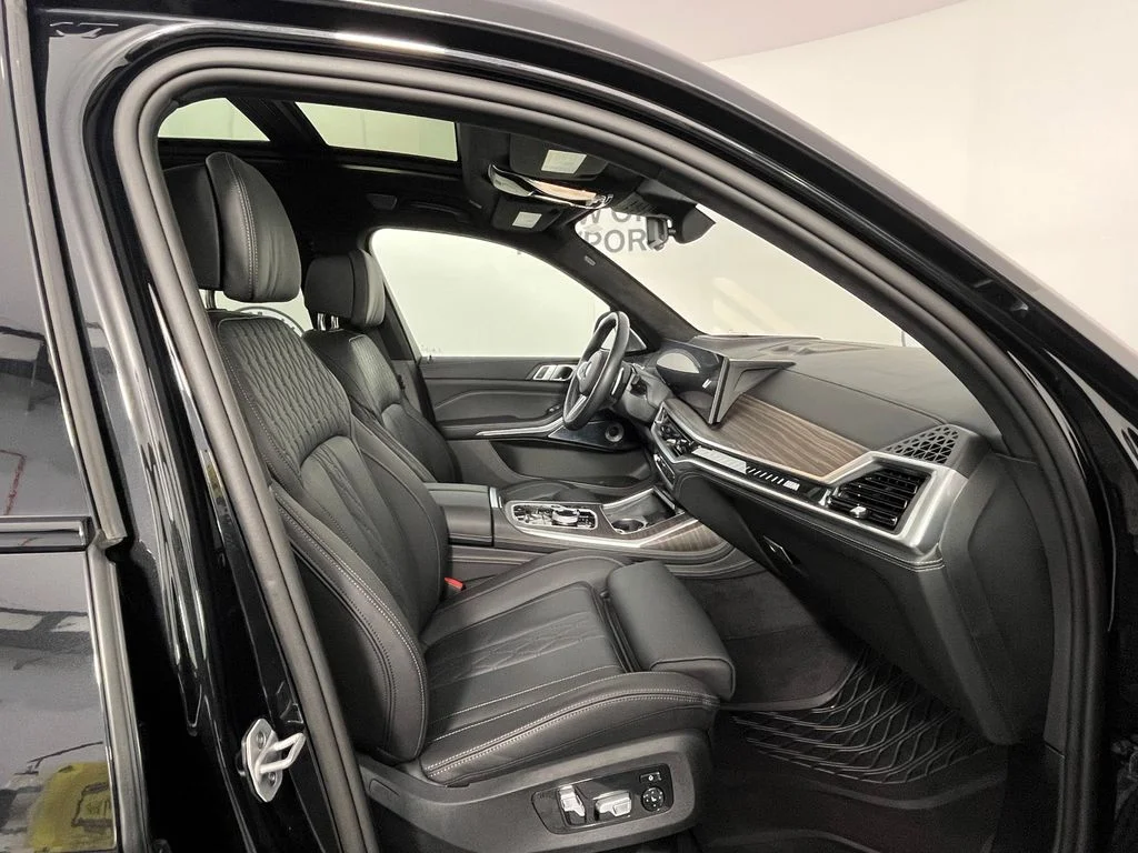 Certified Used 2025 Black Sapphire Metallic BMW M60i image 21