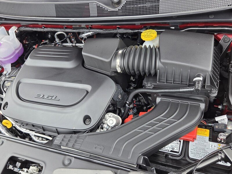 New 2027 Red Hot Pearl-Coat Exterior Paint Chrysler LIMITED FWD image 21