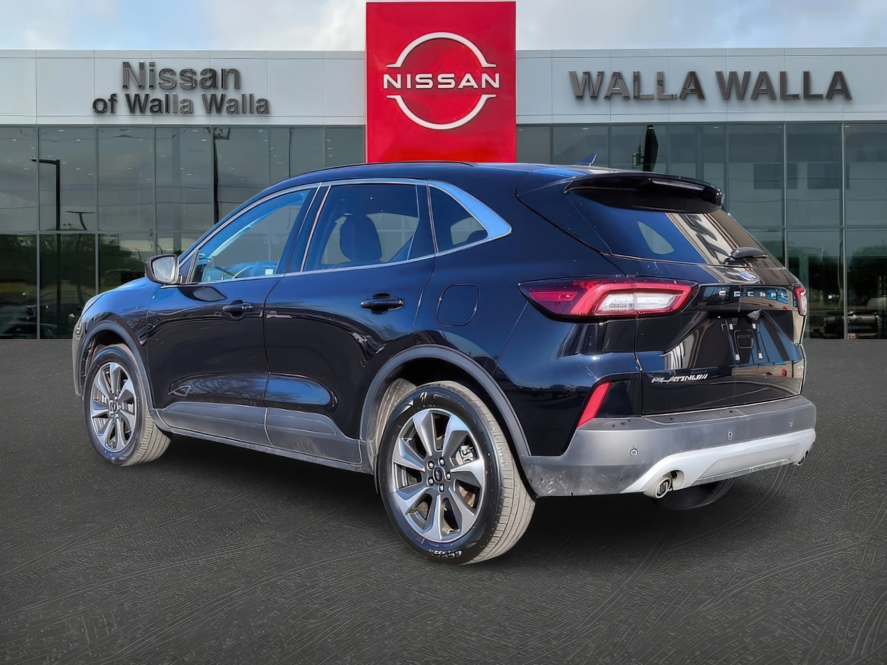 Used 2025 Agate Black Metallic Ford Platinum image 5