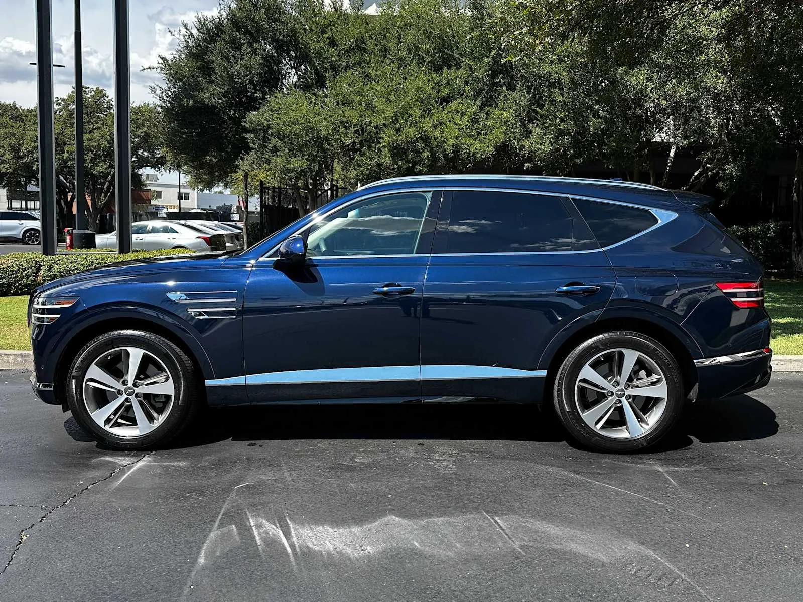 Used 2021  Genesis NA image 5