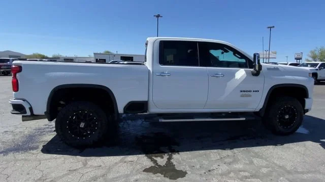 Used 2020 SUMMIT WHITE Chevrolet High Country image 9