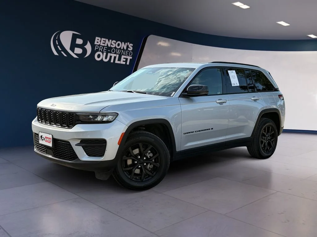 Used 2025 Silver Jeep Altitude image 1