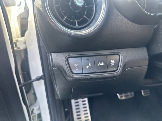Used 2020 White Kia GT-Line image 15