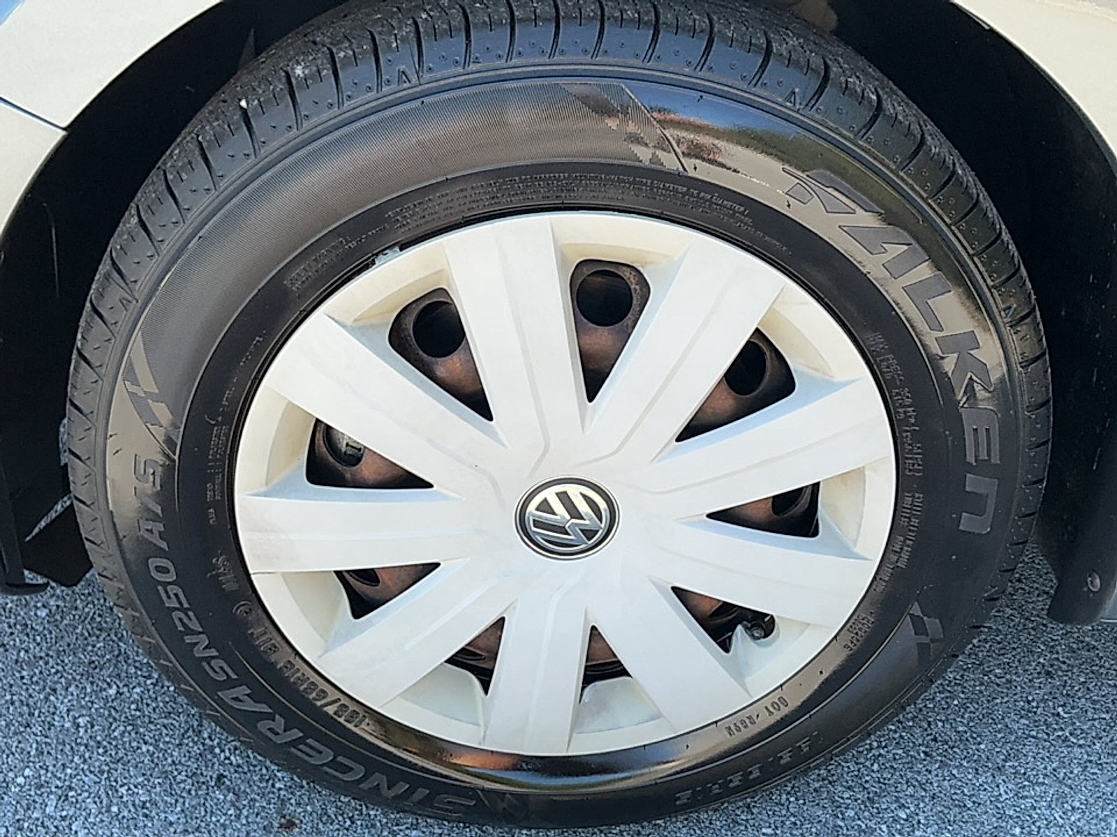 Used 2015 Platinum Gray Metallic Volkswagen 2.0L S image 5
