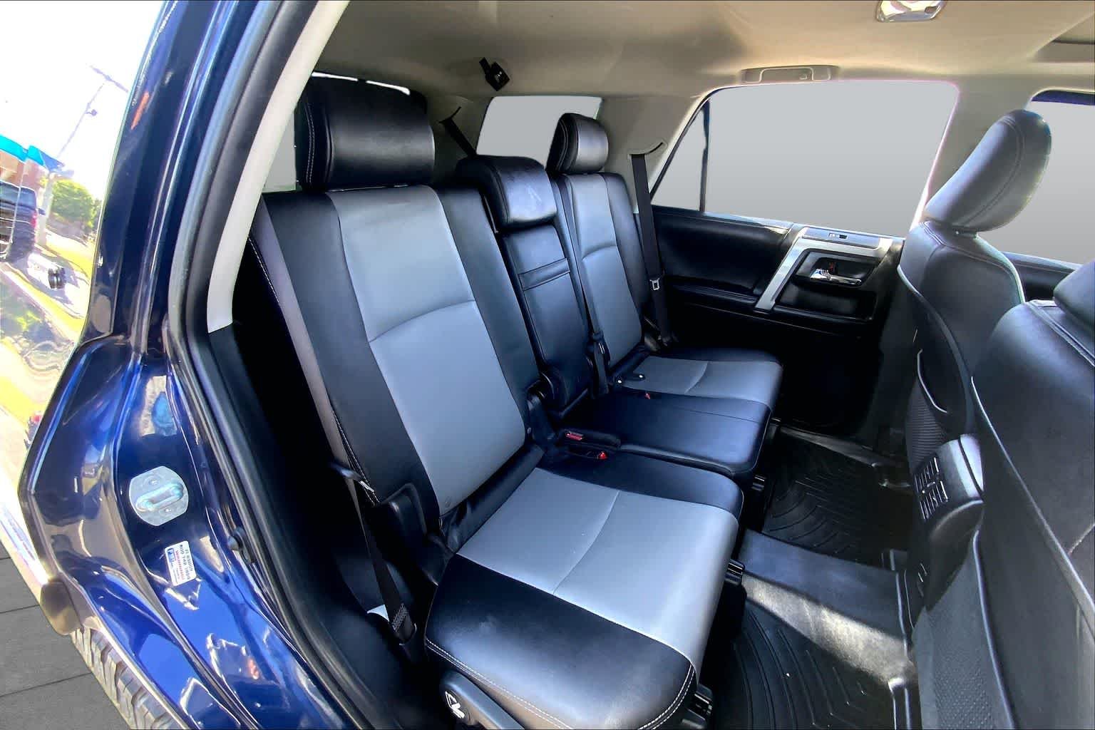 Used 2018 Nautical Blue Metallic Toyota SR5 Premium image 20