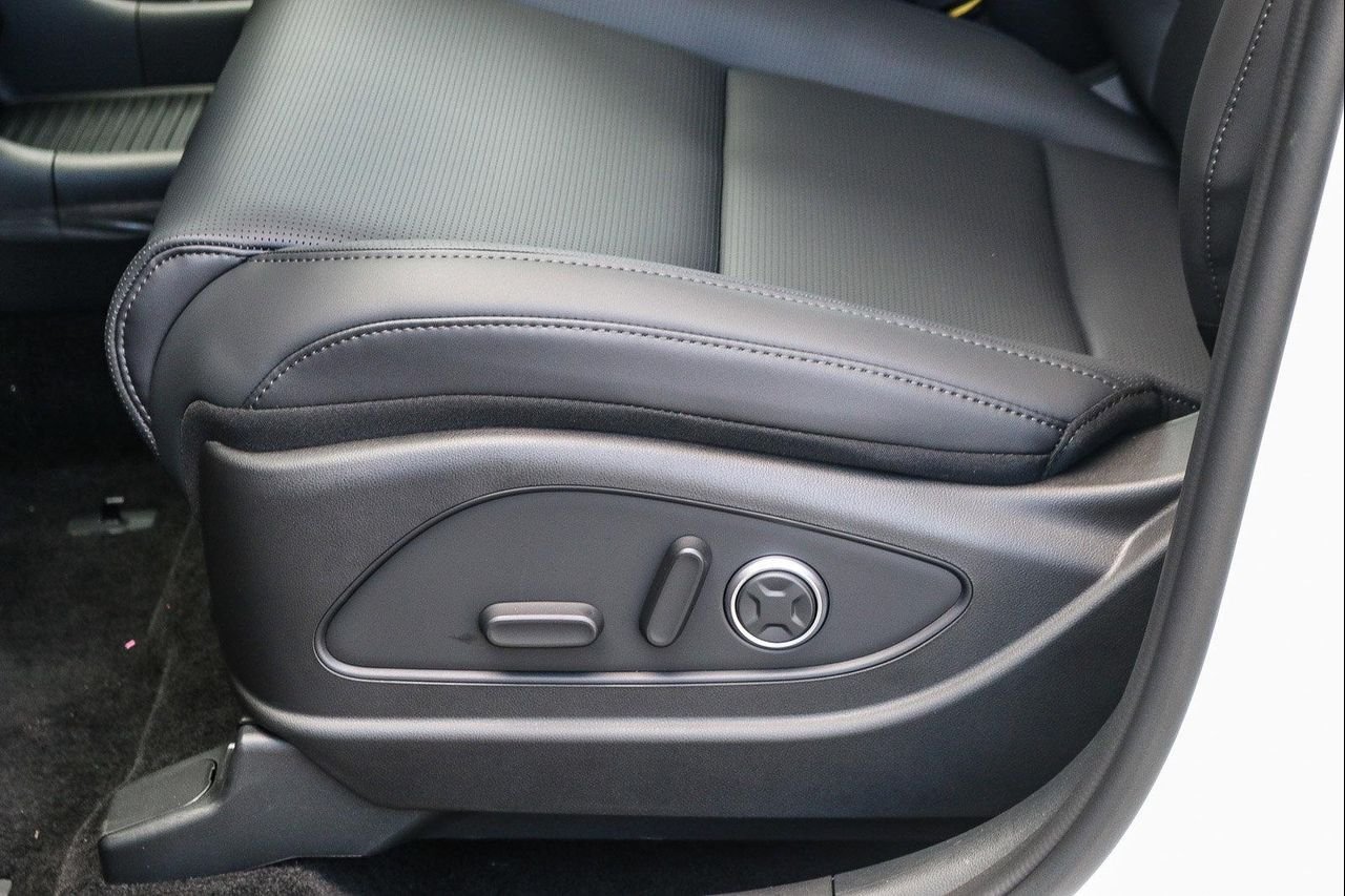 New 2026 White Hyundai SEL Premium image 22