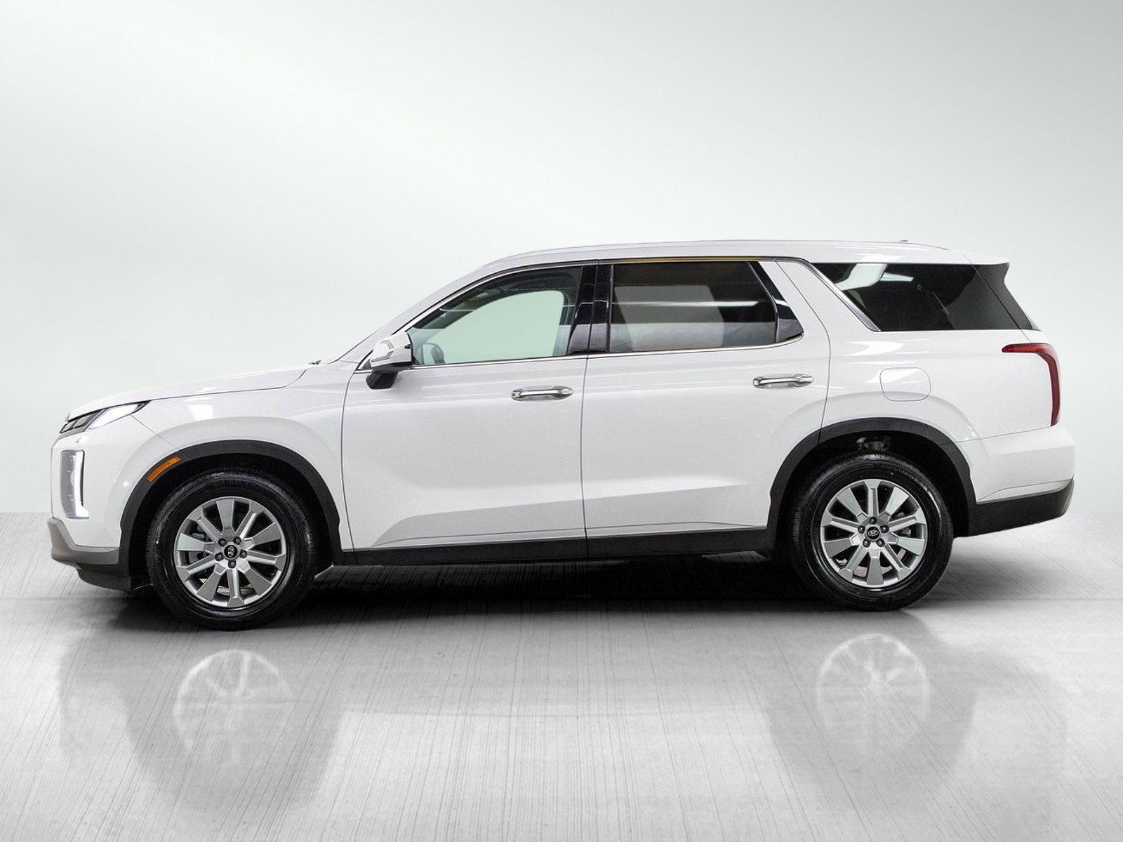 Used 2025 Hyundai Palisade SEL with VIN KM8R2DGE2SU849094 for sale in Minneapolis, Minnesota