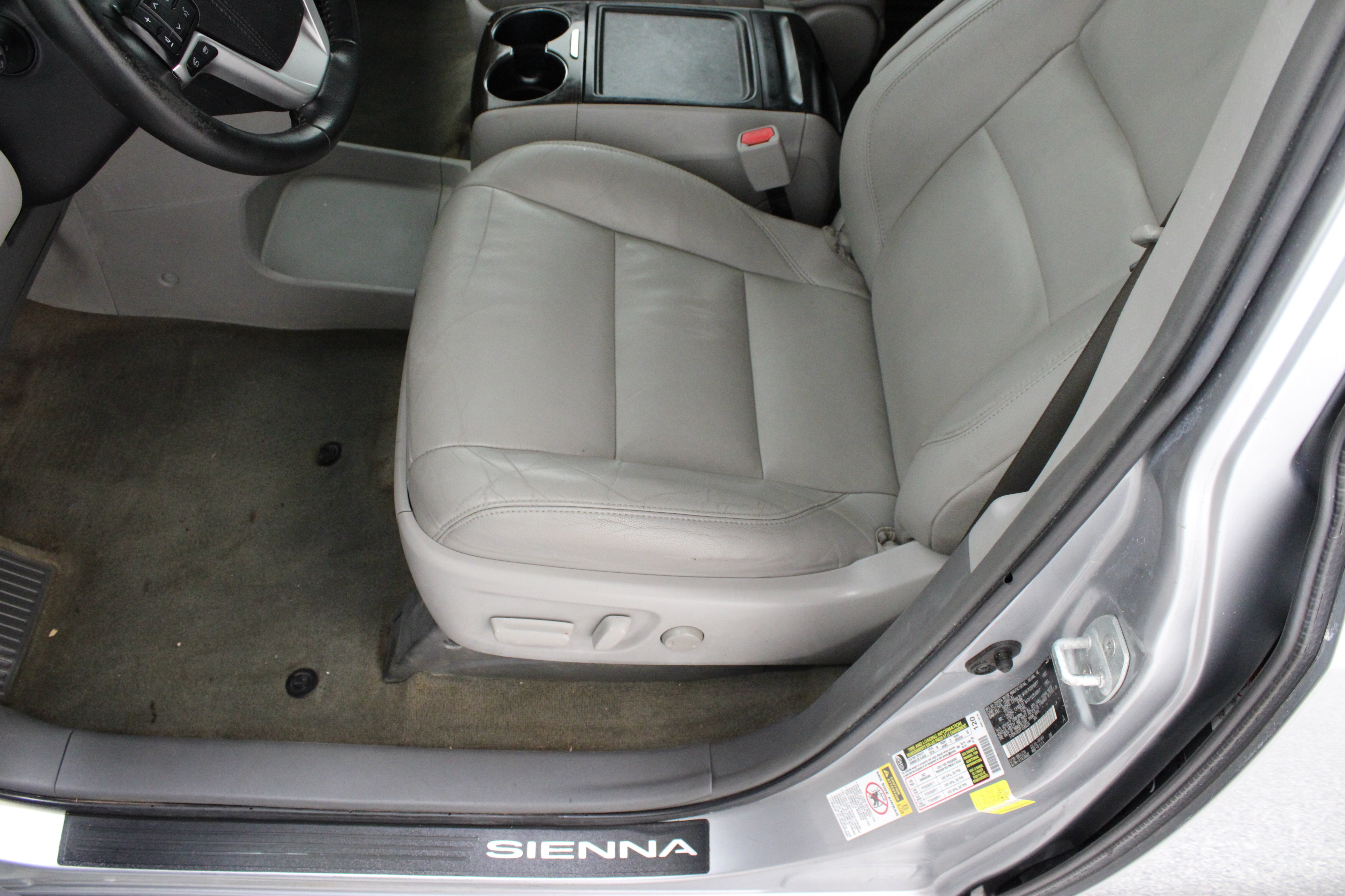 Used 2015 Silver Sky Metallic Toyota XLE Premium 3.5L image 15