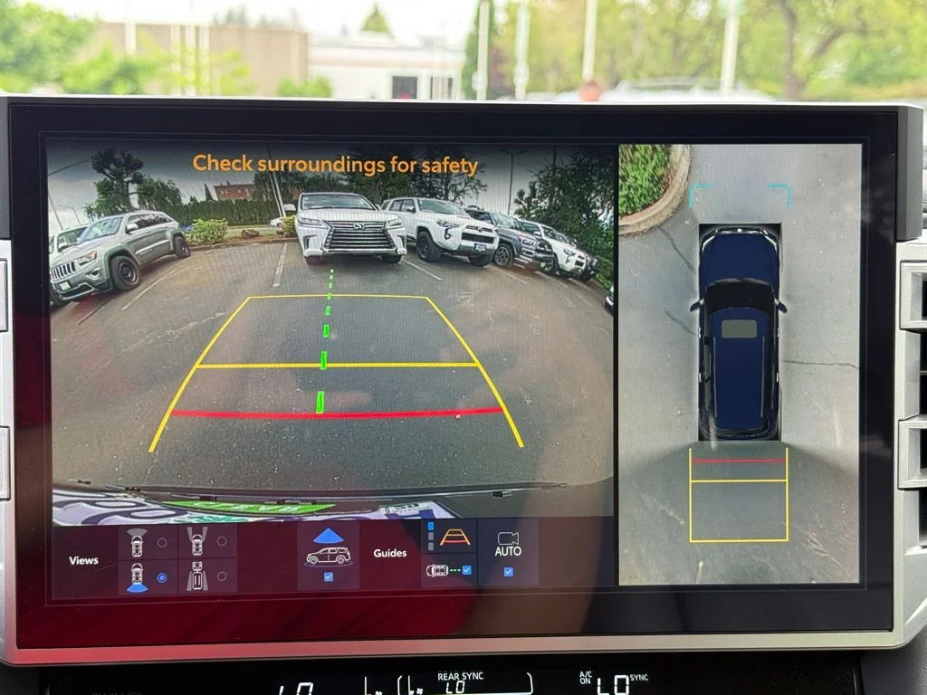 Certified Used 2025  Toyota Platinum image 31