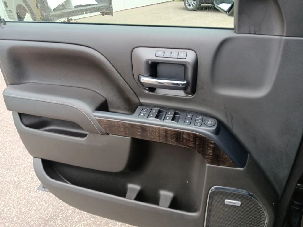 Used 2016 Onyx Black GMC Denali image 25