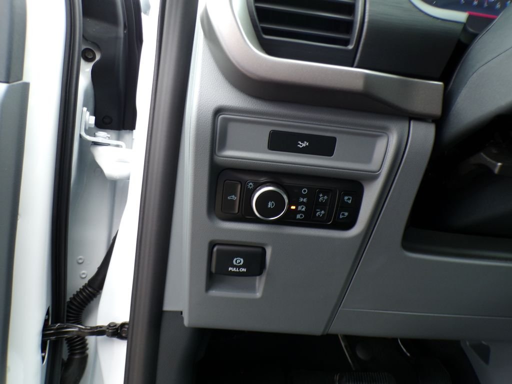 New 2026 Oxford White Ford XLT image 12