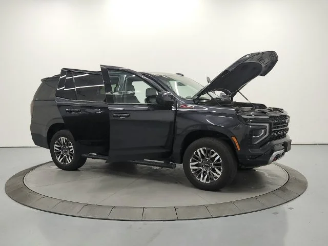 Used 2025 Gray Chevrolet Z71 image 10
