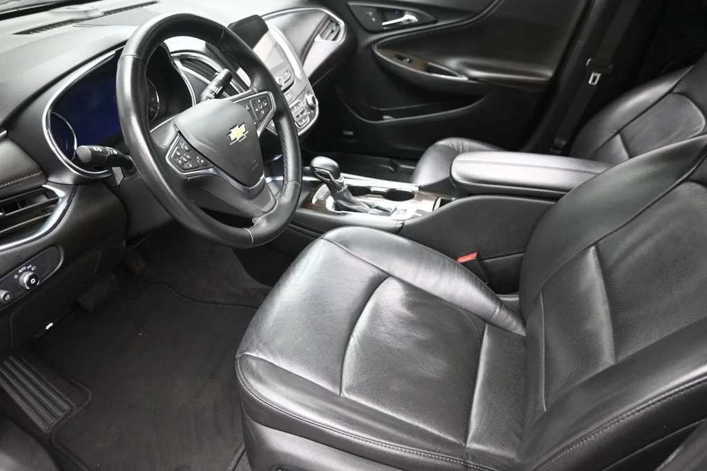 Used 2024 White Chevrolet LT image 17