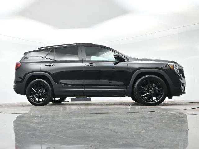 Used 2023 EBONY TWILIGHT METALLIC GMC SLE image 33