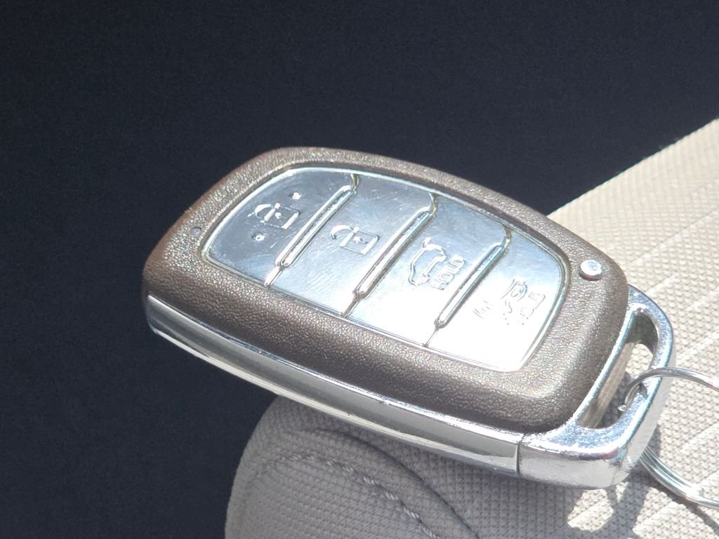 Used 2019 White Hyundai Value image 31