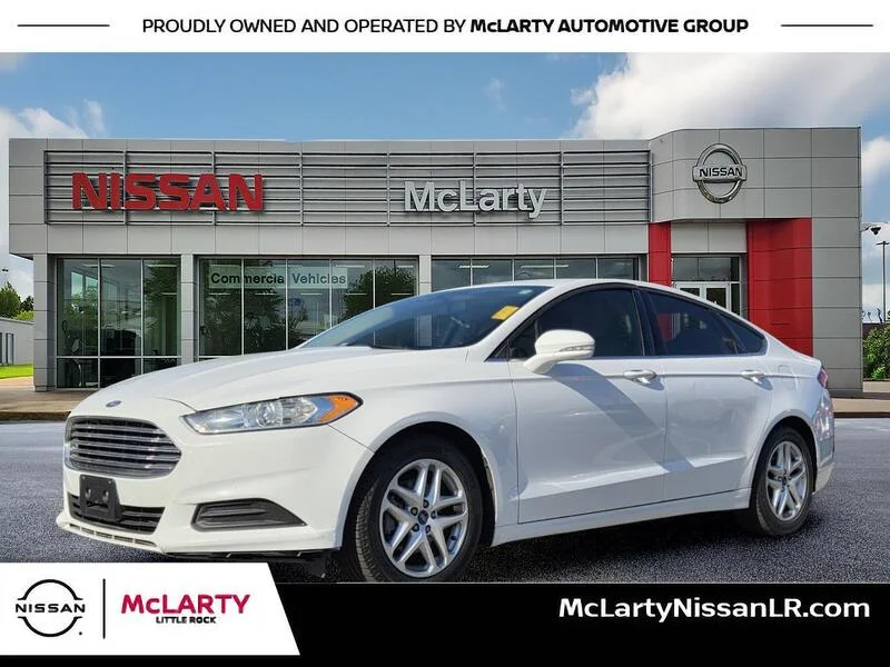 Used 2016 Oxford White FORD 4DR SDN SE FWD image 1
