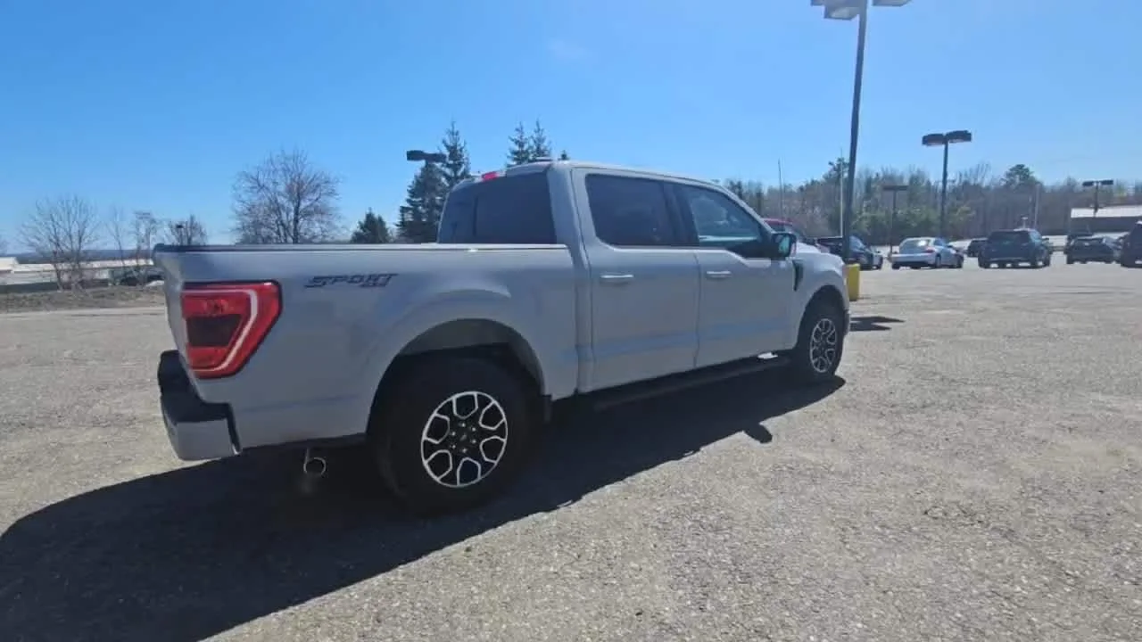 Used 2023 Avalanche Gray Ford XLT image 8