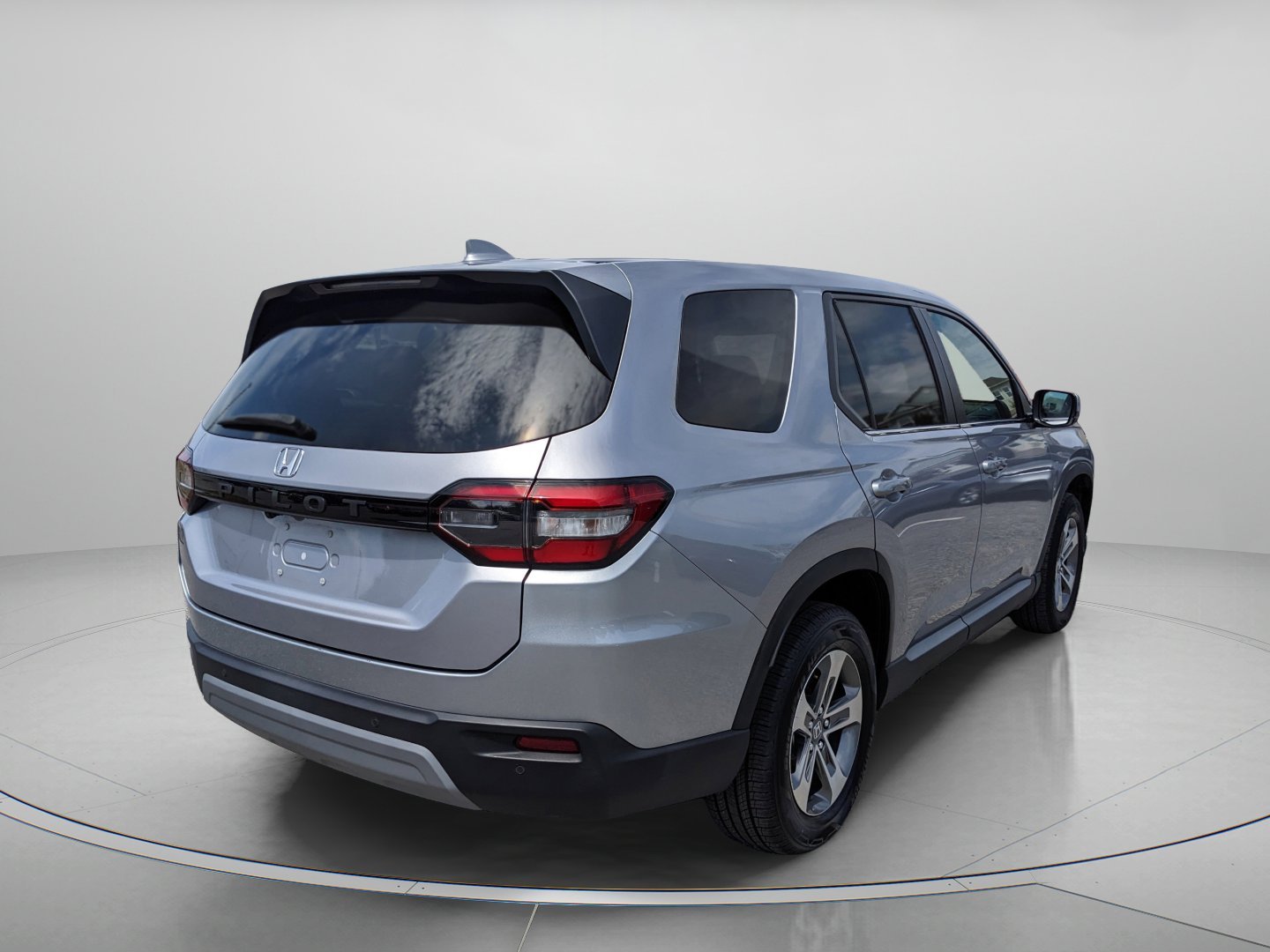 Used 2024 Silver Honda EX-L 8 Passenger image 11