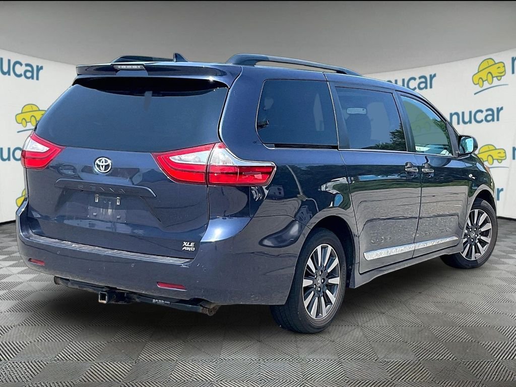 Used 2018 Beige Toyota XLE Premium image 6
