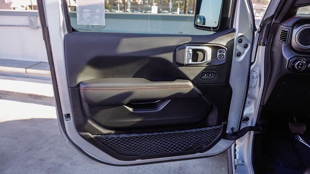 Used 2022 Silver Jeep Rubicon image 25