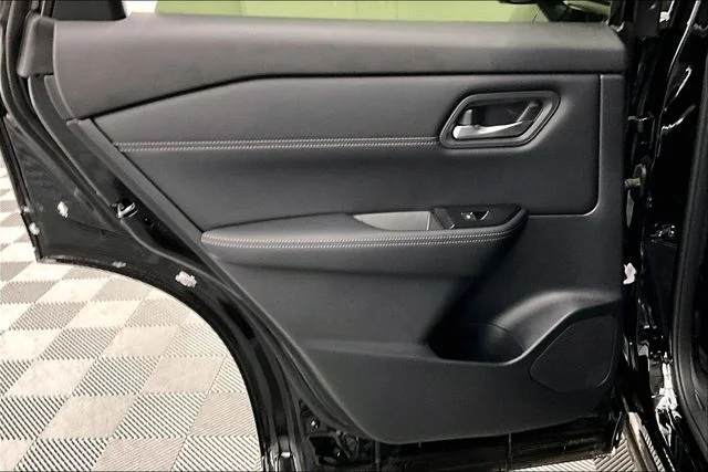 2025 Nissan Rogue SL - Photo 32