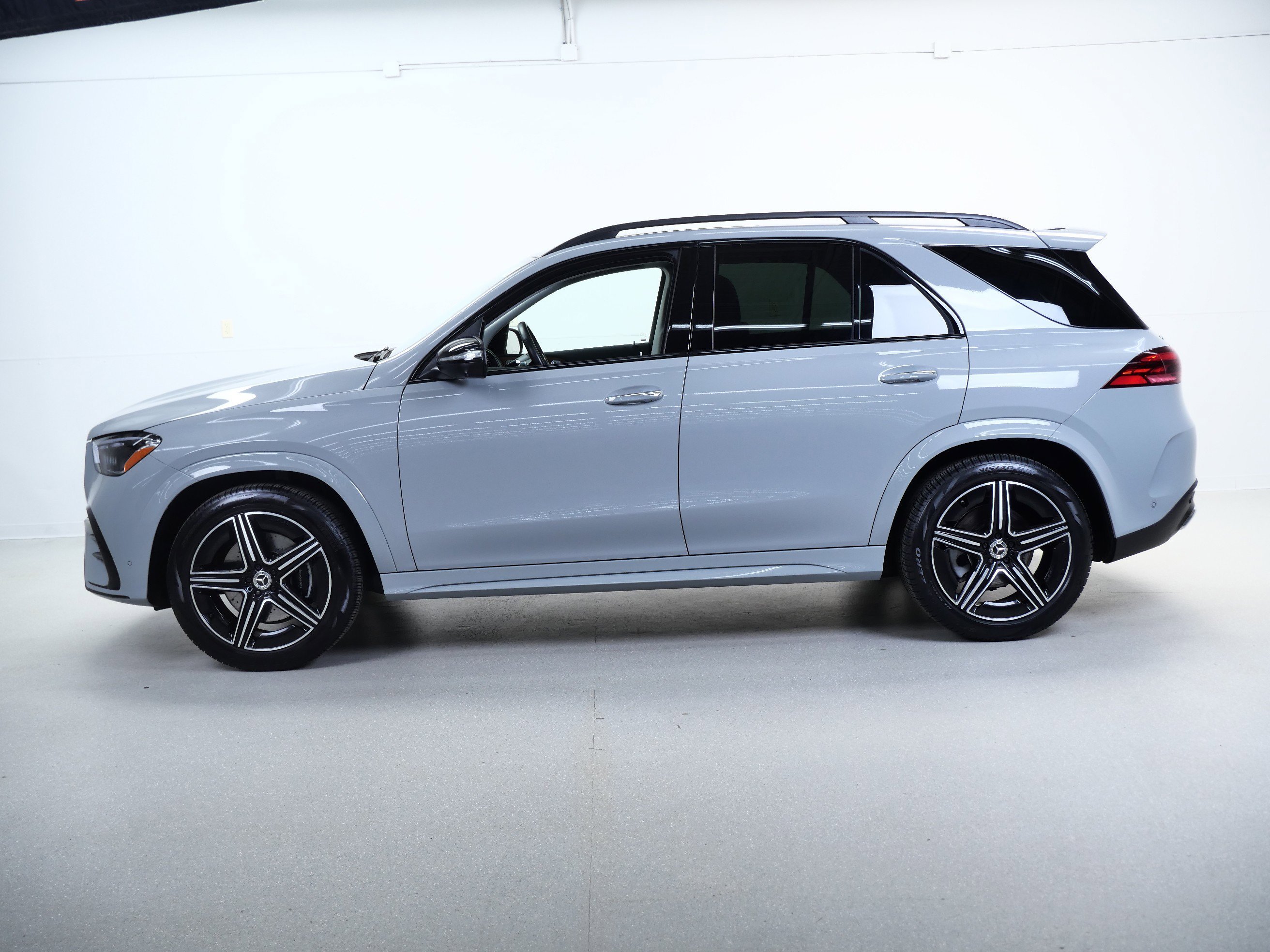 Certified Used 2025 MANUFAKTUR Alpine Grey Mercedes-Benz GLE 350 image 10