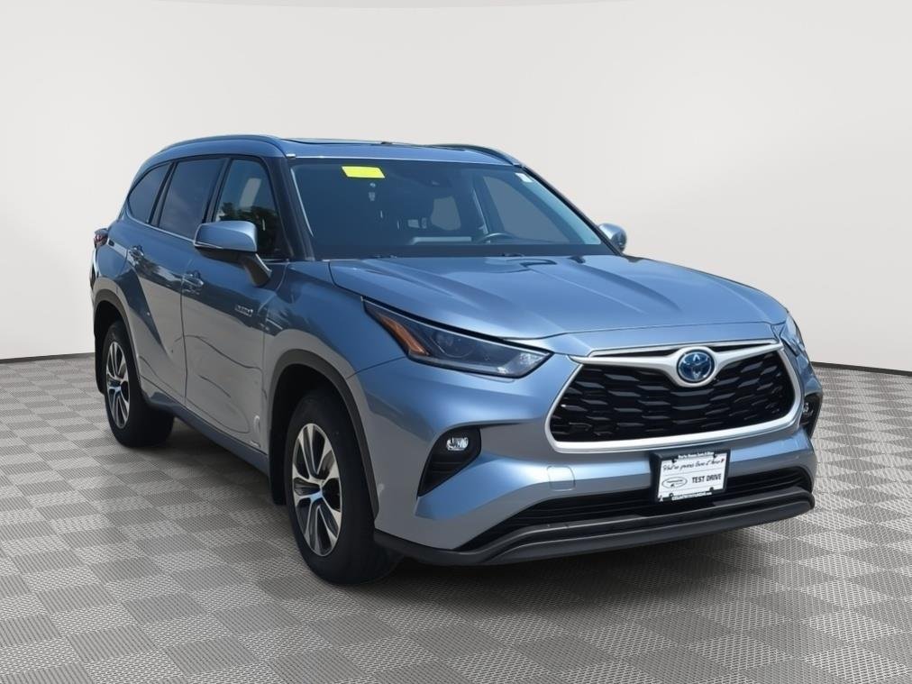 Used 2021 Moondust Toyota Hybrid XLE image 3