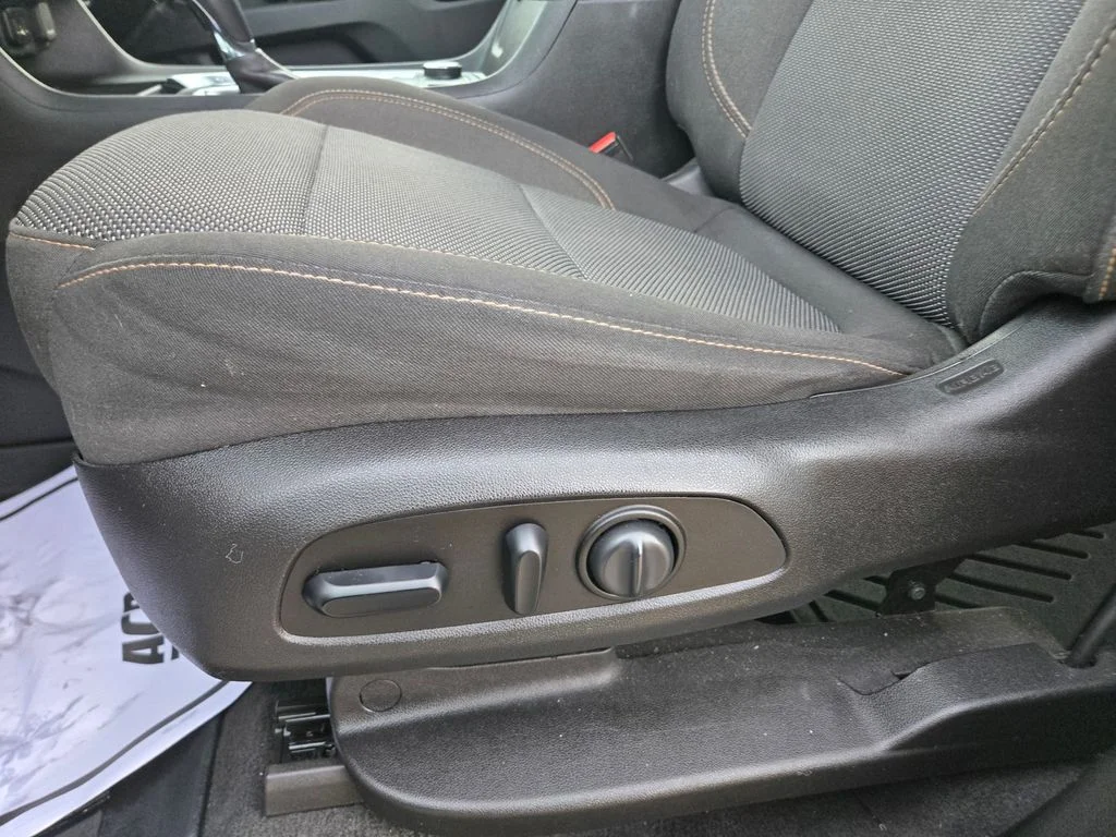 Used 2019 White Chevrolet LT AWD image 26