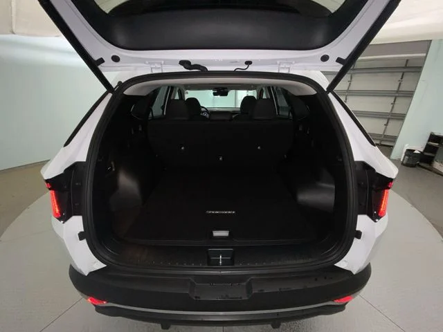 Used 2023 White Hyundai SEL Convenience image 24