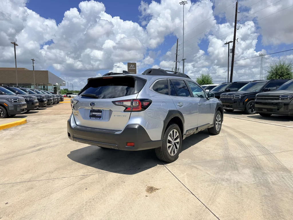 Used 2025 Ice Silver Metallic Subaru Premium image 6