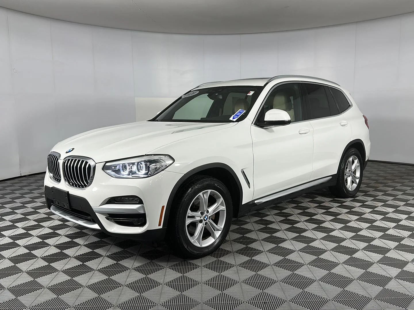 Used 2020 Alpine White BMW xDrive30i image 3