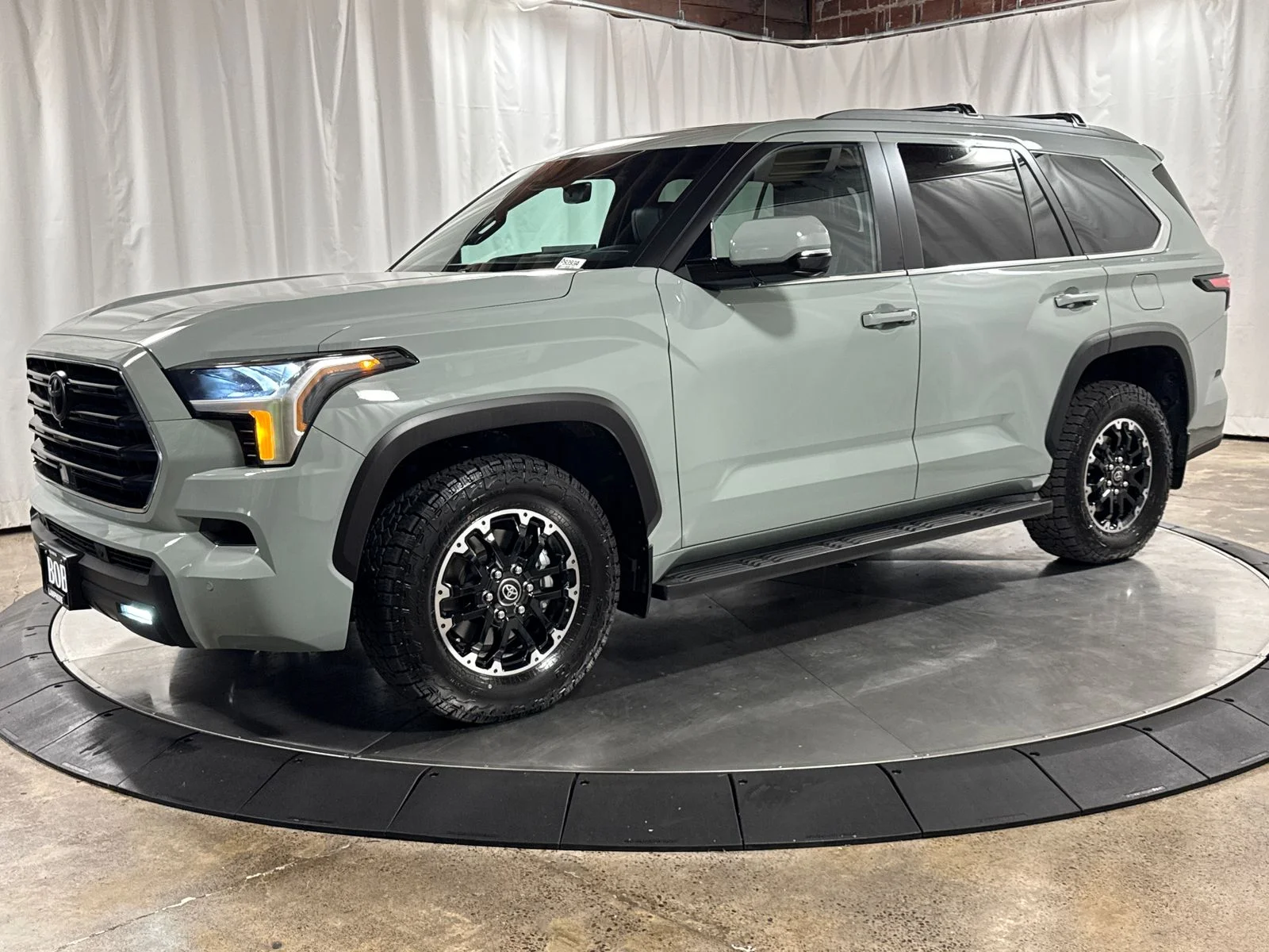 2025 Toyota Sequoia SR5 4WD i-FORCE MAX Hybrid's photo