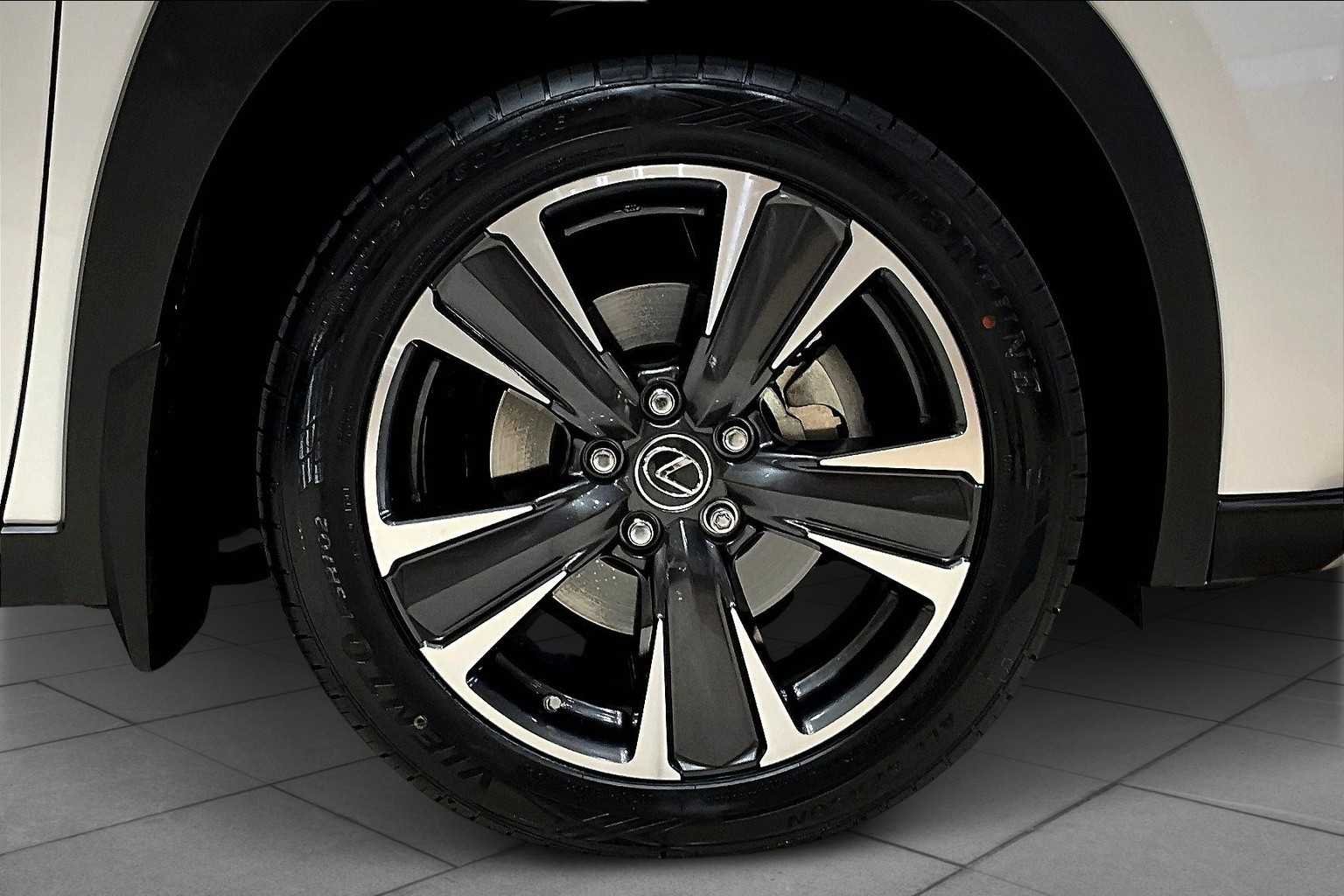 Certified Used 2022 Eminent White Pearl Lexus  image 10