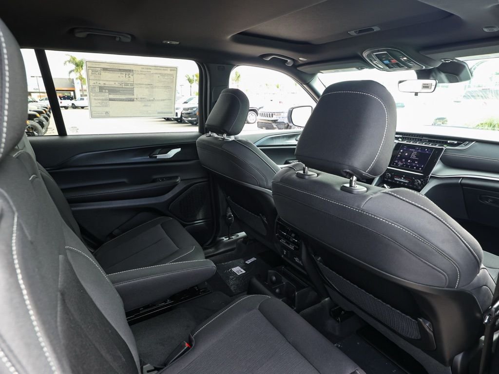 New 2026 Bright White Clear-Coat Exterior Paint Jeep Laredo image 16