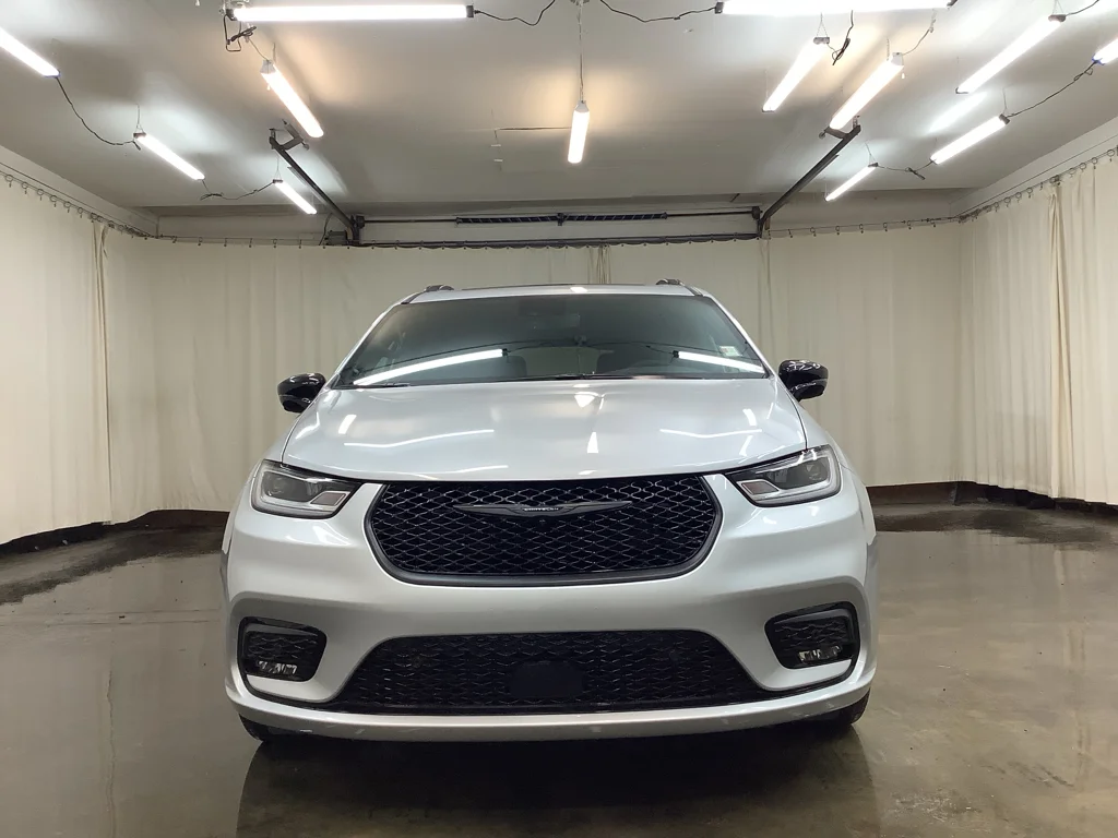 2026 Chrysler Pacifica Select - Photo 11