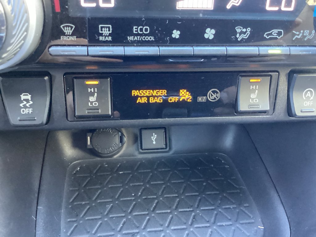 Used 2020  Toyota XLE Premium image 44