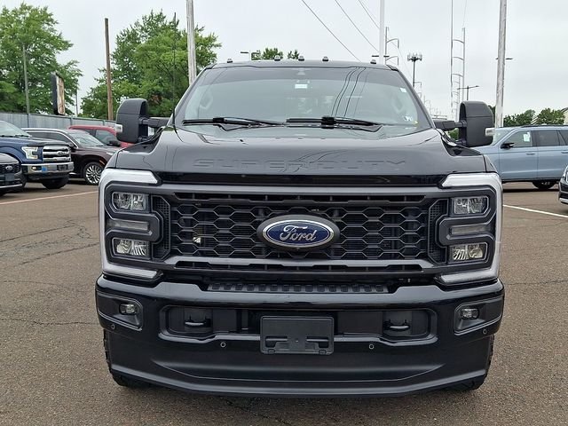 Used 2023  Ford Lariat image 2