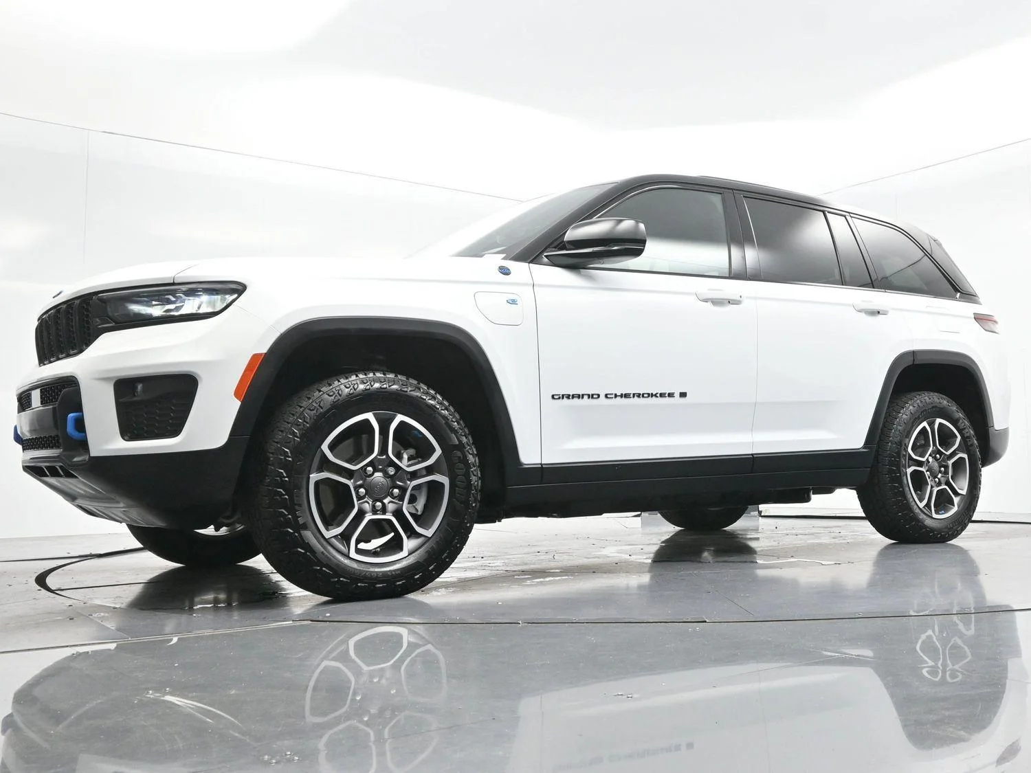 Used 2022 Bright White Clearcoat Jeep Trailhawk image 49