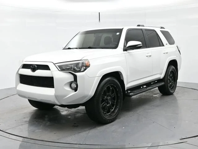 Used 2019 Super White Toyota SR5 image 3