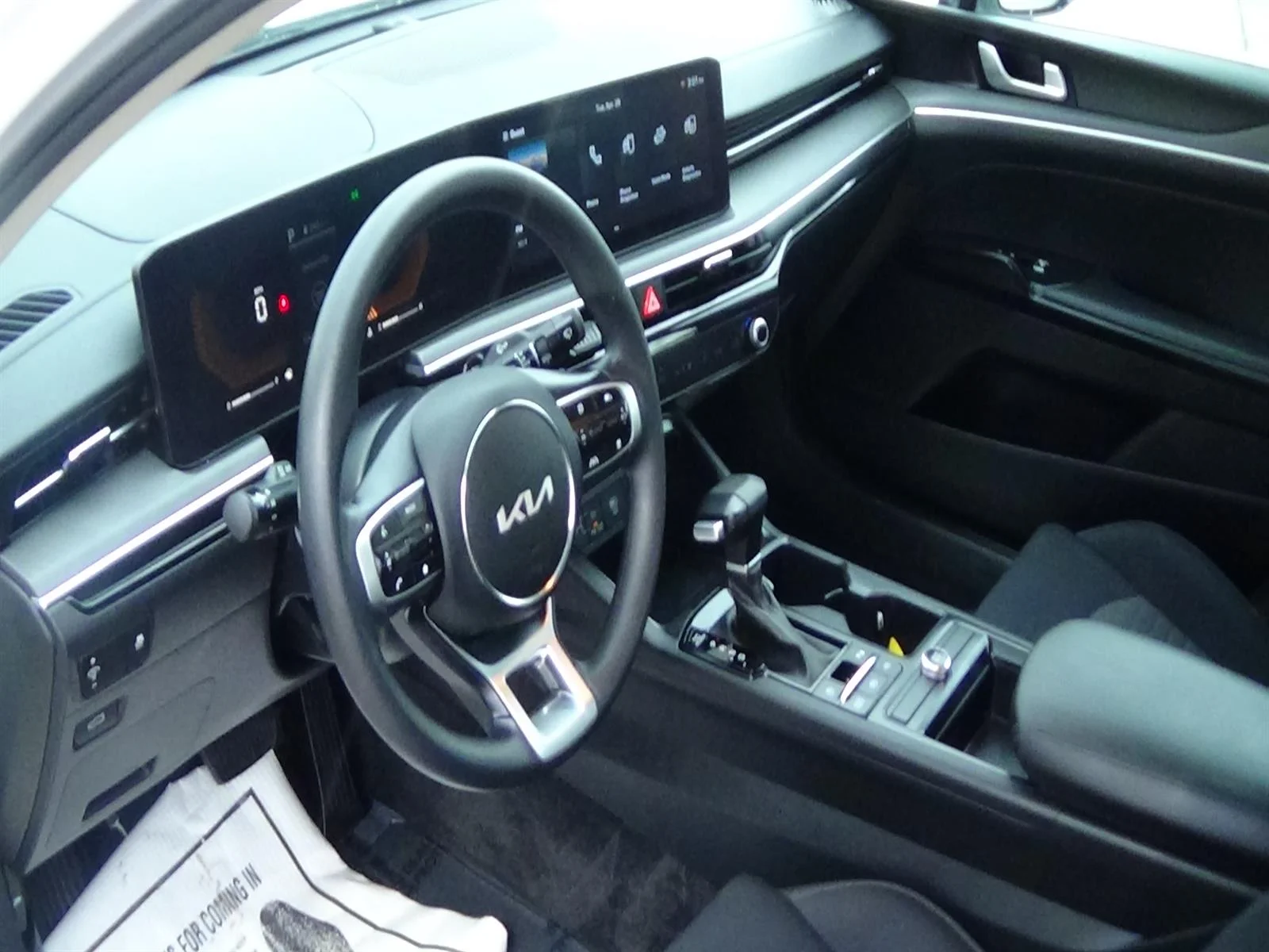 Used 2025 Snow White Kia LXS image 15