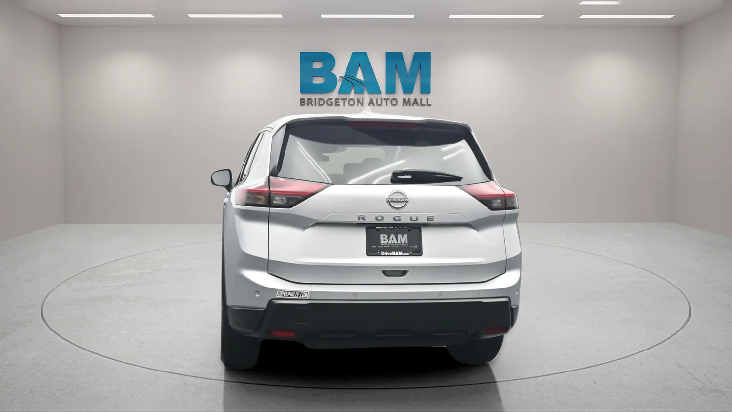 Used 2025 Silver Nissan SV image 5