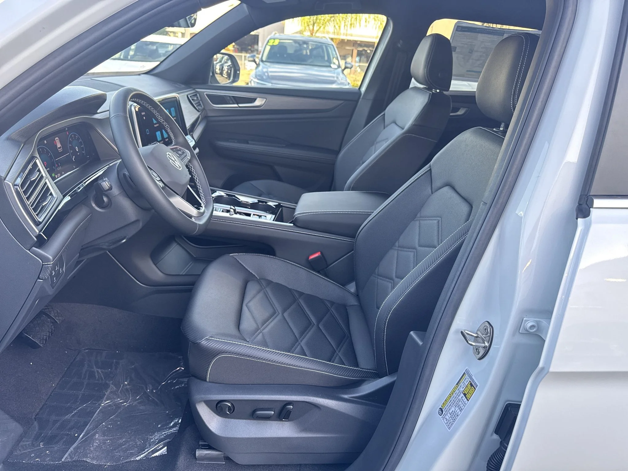 New 2026 Opal White Pearl Volkswagen 2.0T SE w/Technology image 13