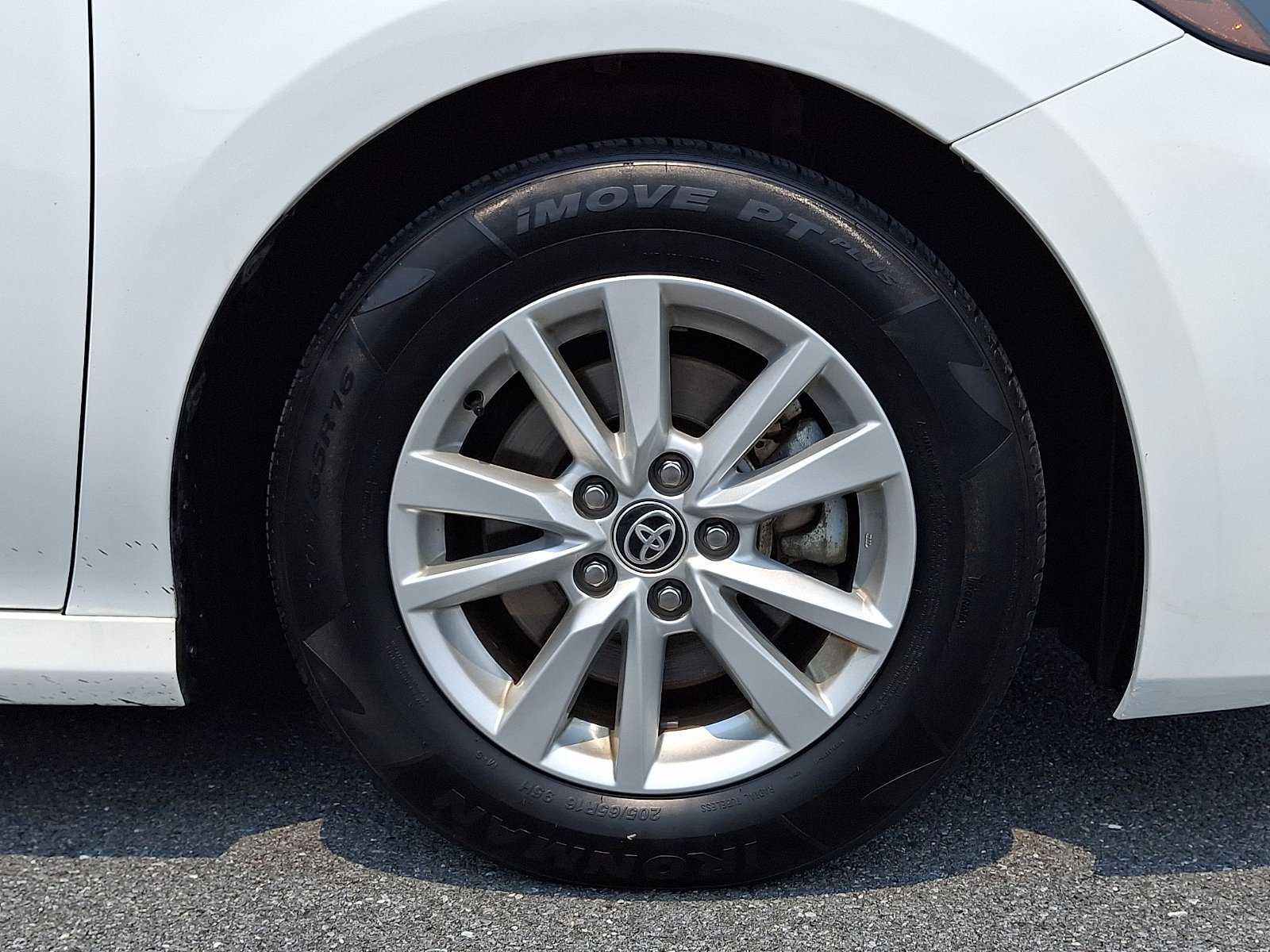 Used 2025 Wind Chill Pearl   089 Toyota LE image 9