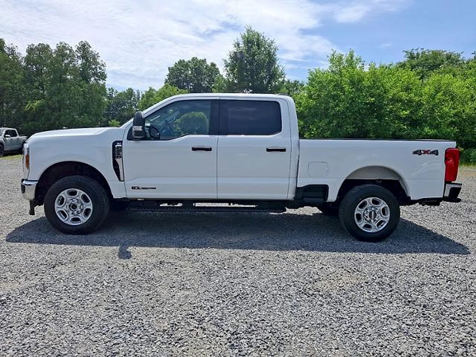 Used 2025 Oxford White Ford XLT image 4