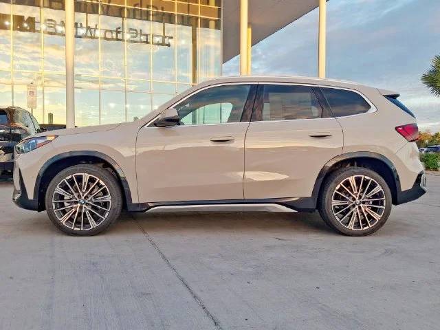 New 2027 Dune Grey Metallic BMW xDrive28i image 4